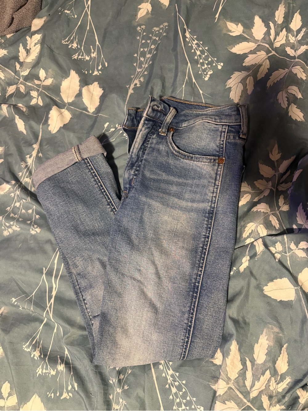GAP Women's Light Blue Cropped Ankle Jeans